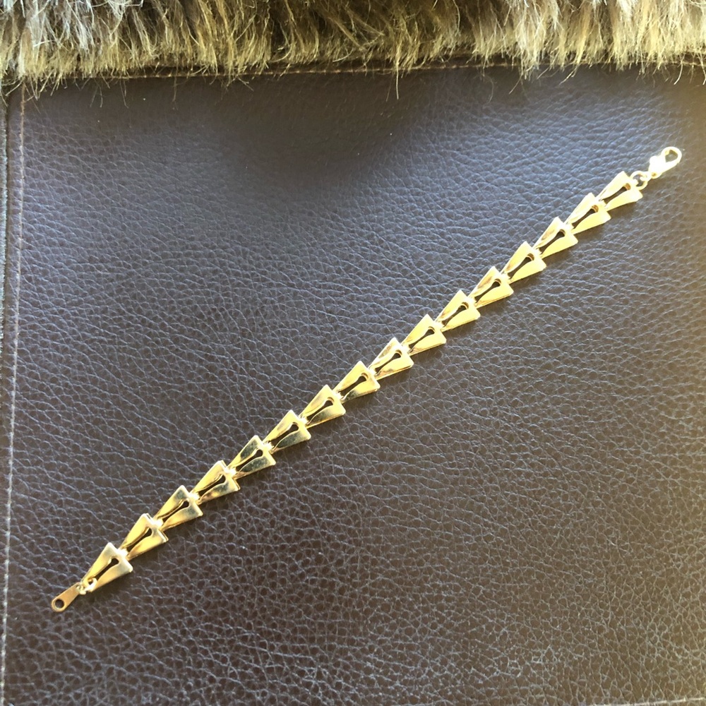 Fancy gold plated open triangle link bracelet - Picture 7 of 8